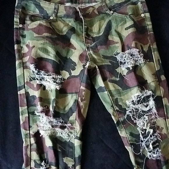 Destroyed camo pants with sewn in fishnet mesh - Picture 2 of 6